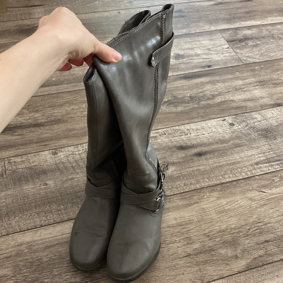 TALL GREY BOOTS - Picture 2 of 8